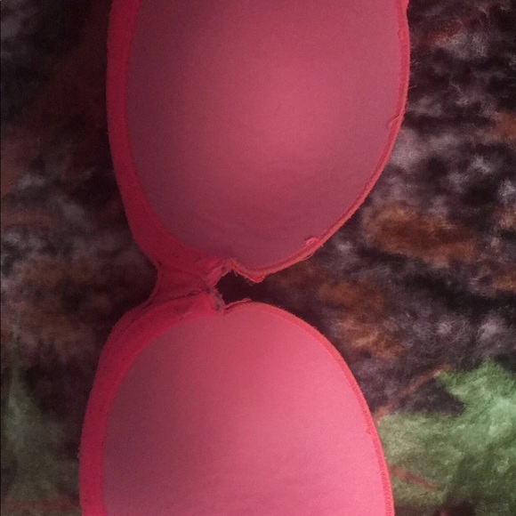 Pink VS 34C bra slight push up - Picture 3 of 4